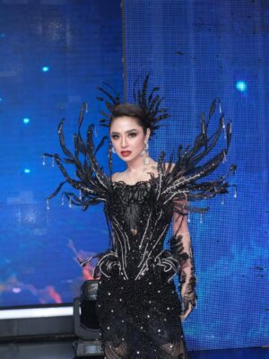 Dewi Perssik Instagram - Malam kemenangan Dangdut Academy 7✨
*Dark, bold, and undeniably powerful*
Dress @denny_opulence
Makeup By @herdanaprill
Hair Do By @rolandhairstyle
Styled By @choisheptia @djumcollect
Manager By @fanniewidya @anjarbachtiar
Team @hann_fitri @herry_wahjad @afiq_hadley