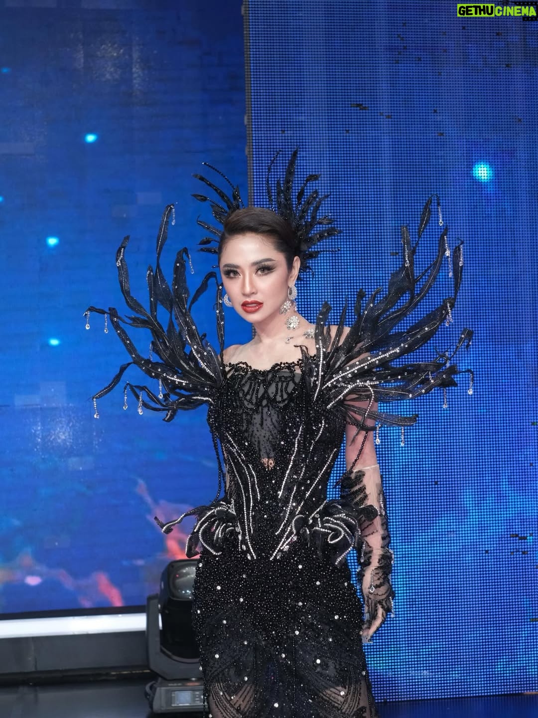 Dewi Perssik - 34.4K Likes - Malam kemenangan Dangdut Academy 7✨

*Dark, bold, and undeniably powerful*

Dress @denny_opulence 
Makeup By @herdanaprill 
Hair Do By @rolandhairstyle 
Styled By @choisheptia @djumcollect 
Manager By @fanniewidya @anjarbachtiar 
Team @hann_fitri @herry_wahjad @afiq_hadley