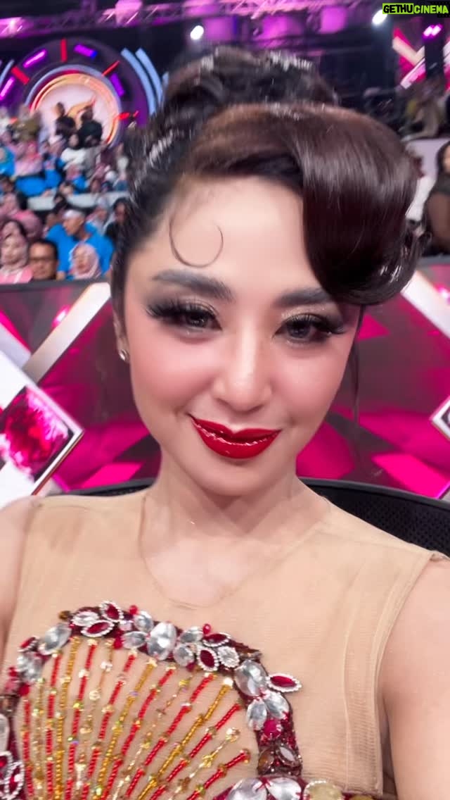 Dewi Perssik - 184.5K Likes - Malam Grand Final DA7 Academy 🔥

@indosiar