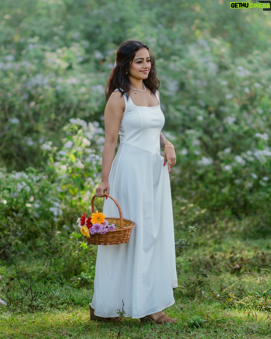 Dhanu shree - 35.4K Likes - Living in my own Fairy 🧚 Tale ✨

Pc : @praveen_reddy__07