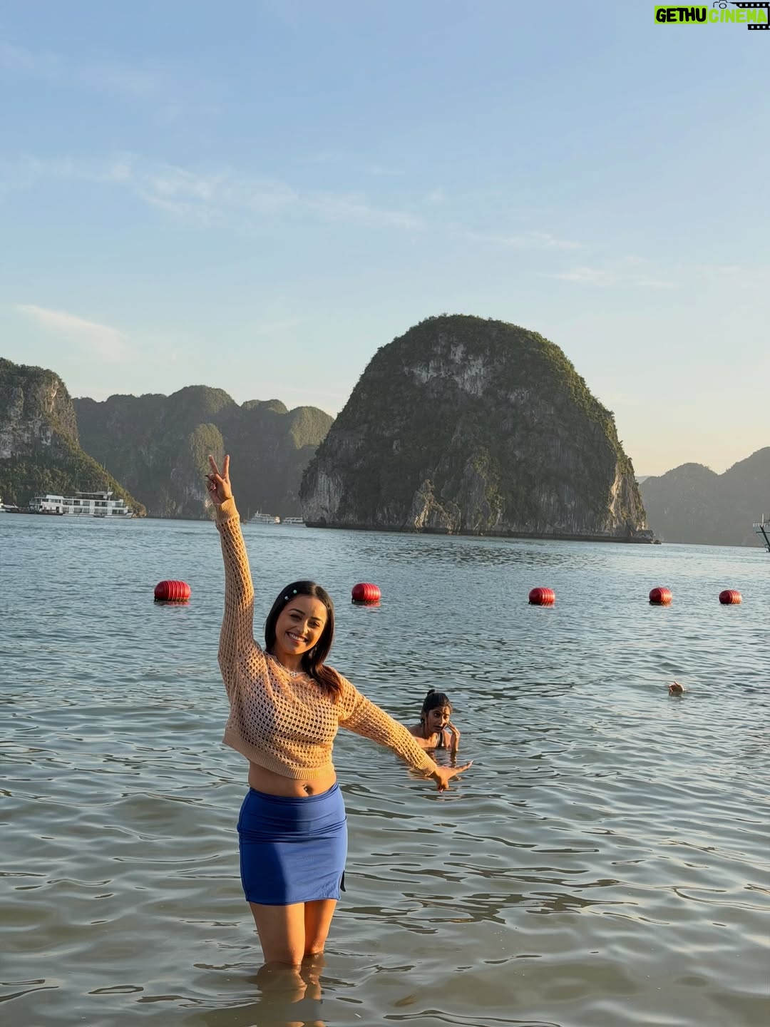 Dhanu shree - 12K Likes - I just have one word to say 😇 “Grateful” 🤗😌

#beach #vietnam #beachgirl #beachoutfit #instatravel