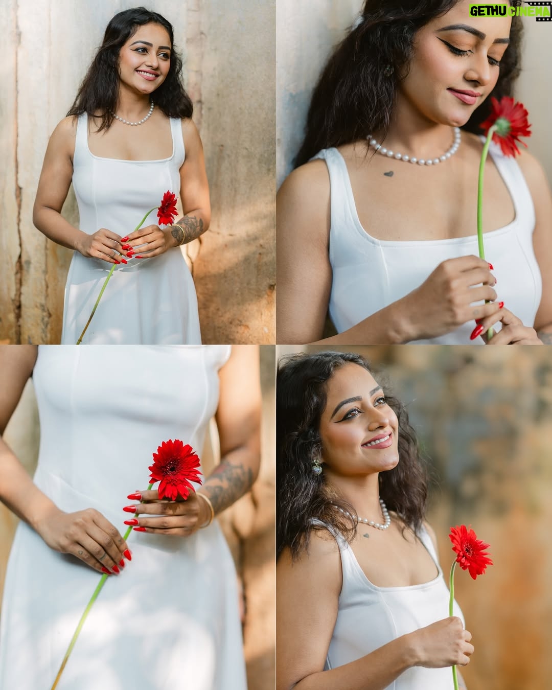 Dhanu shree - 35.4K Likes - Living in my own Fairy 🧚 Tale ✨

Pc : @praveen_reddy__07