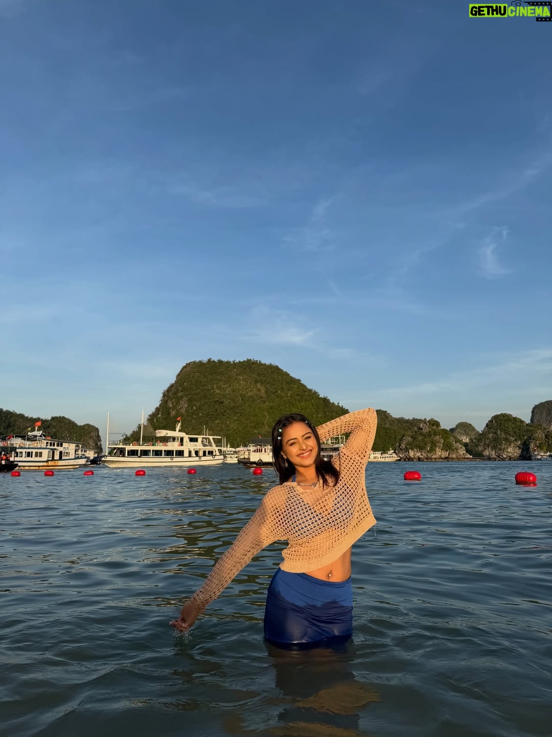 Dhanu shree - 12K Likes - I just have one word to say 😇 “Grateful” 🤗😌

#beach #vietnam #beachgirl #beachoutfit #instatravel