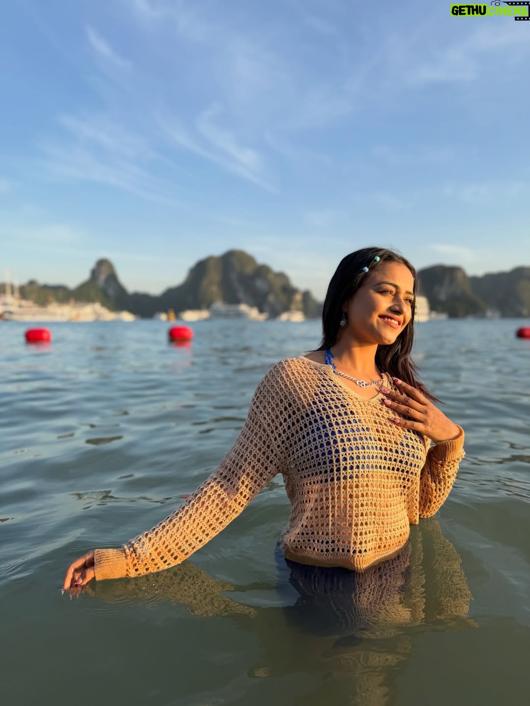Dhanu shree - 12K Likes - I just have one word to say 😇 “Grateful” 🤗😌

#beach #vietnam #beachgirl #beachoutfit #instatravel