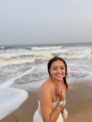 Dhanu shree Instagram - Salt in the air, peace in my heart. 😌❤️ #beachgirl #whiteoutfit #beachlifestyle