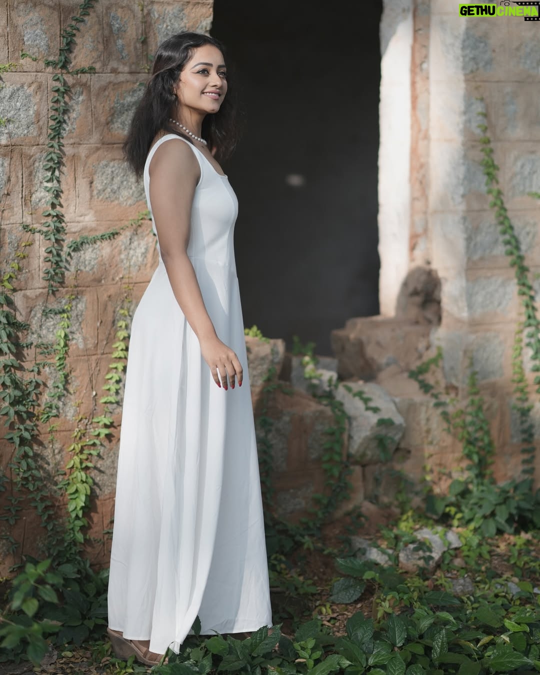 Dhanu shree - 35.4K Likes - Living in my own Fairy 🧚 Tale ✨

Pc : @praveen_reddy__07