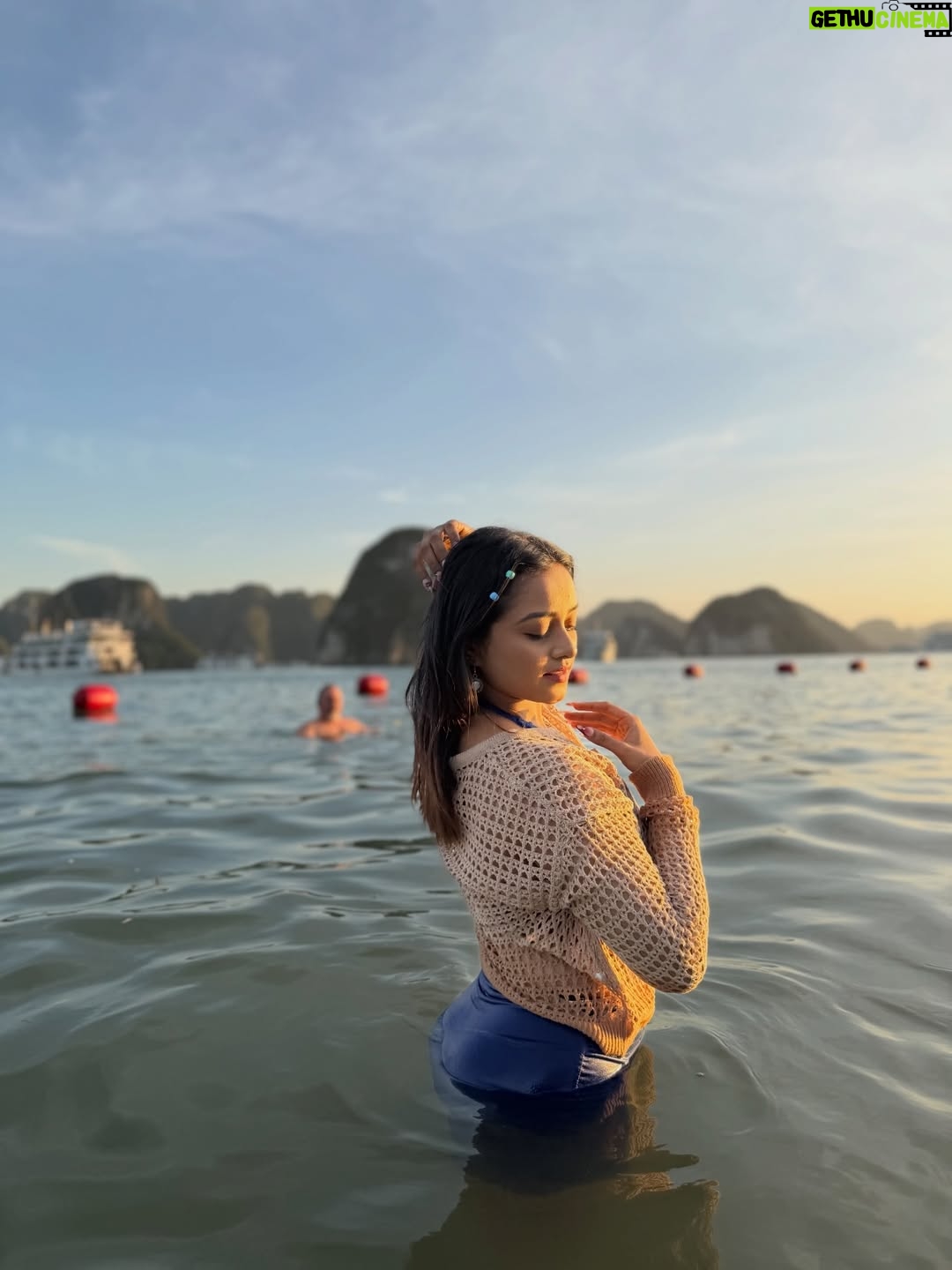 Dhanu shree - 12K Likes - I just have one word to say 😇 “Grateful” 🤗😌

#beach #vietnam #beachgirl #beachoutfit #instatravel