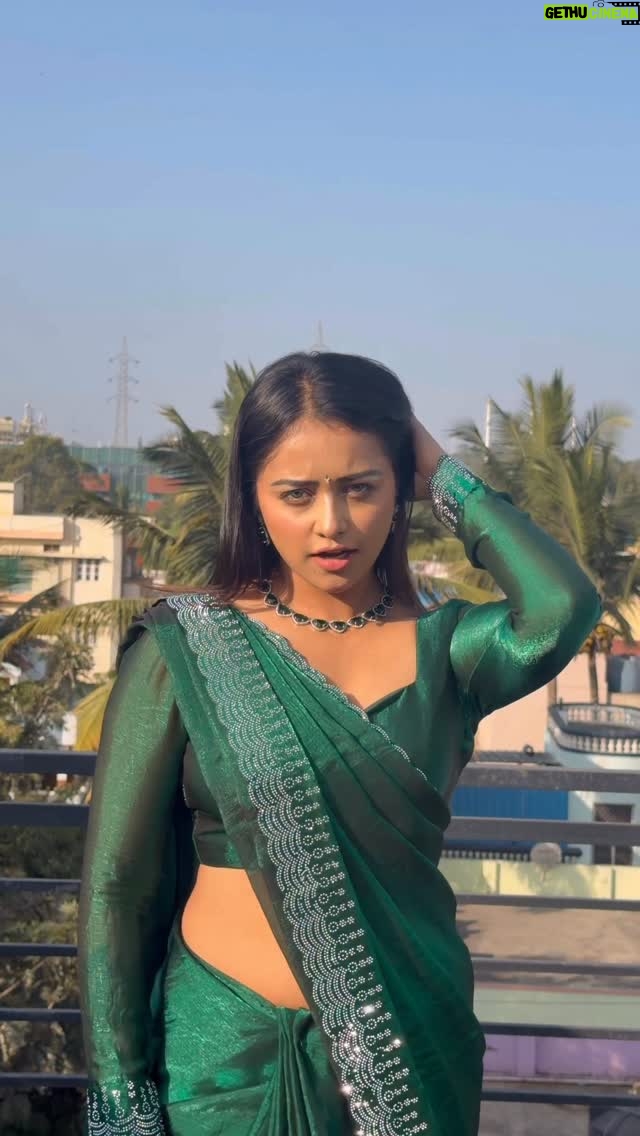 Dhanu shree - 16K Likes - “Wait for the last move… 😄

#donudonu #viral #dance #saree