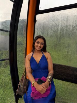 Dhanu shree Instagram - My First international solo trip to Vietnam, Fear said no. I went anyway, cheers to the girl who finally crossed her first border. 💃  #vietnam  #hochiminhcity🇻🇳 #hanoi #danang #india