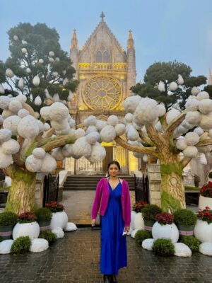 Dhanu shree Instagram - My First international solo trip to Vietnam, Fear said no. I went anyway, cheers to the girl who finally crossed her first border. 💃  #vietnam  #hochiminhcity🇻🇳 #hanoi #danang #india