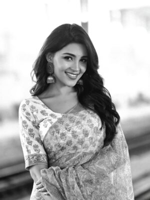 Dharshna Sripal Instagram - 🌹
