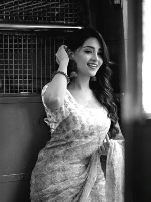 Dharshna Sripal Instagram - 🌹