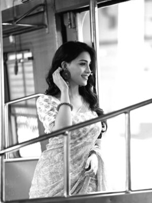 Dharshna Sripal Instagram - 🌹