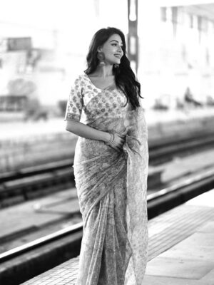 Dharshna Sripal Instagram - 🌹