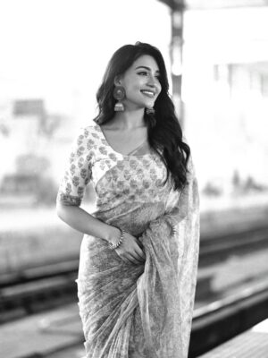 Dharshna Sripal Instagram - 🌹