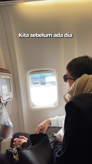 Dhini Aminarti Instagram - Perjalanan mengejar restu dia upps 😊
Maksutnya nonton film mengejar restu, kalian sudah pada nonton belumnih di bioskop 😀