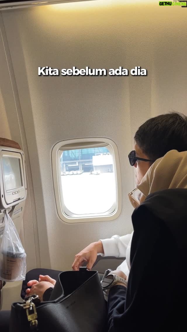Dhini Aminarti - 17.6K Likes - Perjalanan mengejar restu dia upps 😊 
Maksutnya nonton film mengejar restu, kalian sudah pada nonton belumnih di bioskop 😀