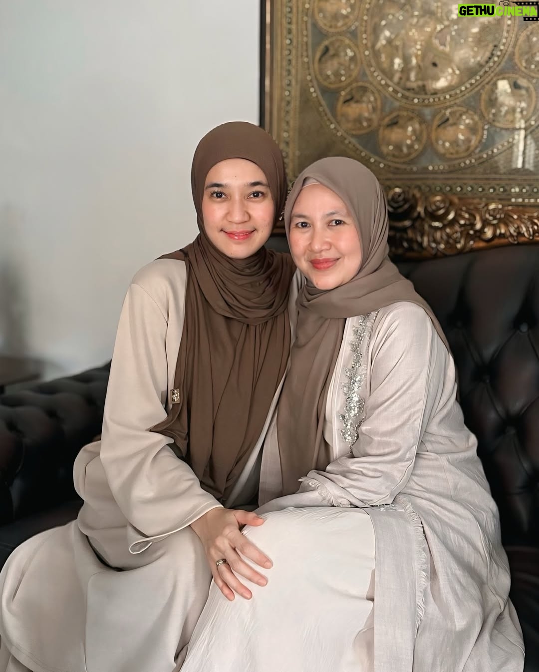 Dhini Aminarti - 35.6K Likes - Day 1 
Maaf lahir batin semuanya 🤗