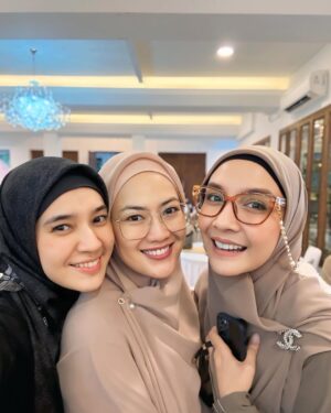 Dhini Aminarti Instagram - Moment menghilangkan kangen, pas halbil 😍