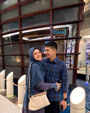 Dhini Aminarti Instagram - Selamat kumpul bareng keluarga ☺️😍