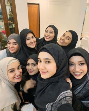 Dhini Aminarti Instagram - Moment menghilangkan kangen, pas halbil 😍