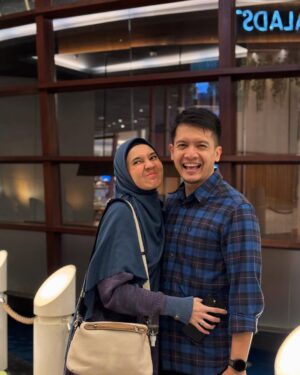 Dhini Aminarti Instagram - Selamat kumpul bareng keluarga ☺️😍