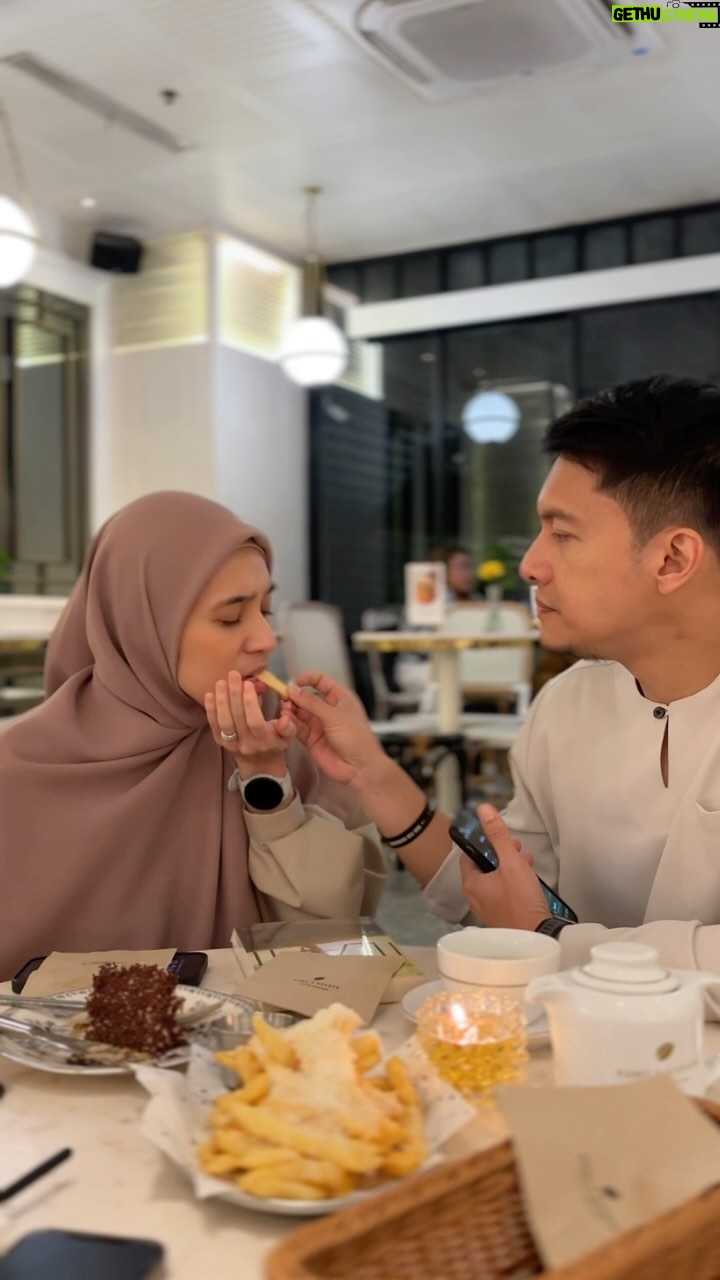 Dhini Aminarti - 17K Likes - Ramadhan tinggal bbrp hari lagi 😔 gimana 10 terahir kalian? 
Semoga kita mendapatkan laillatul qadr dan menjadi manusia yg lebih baik