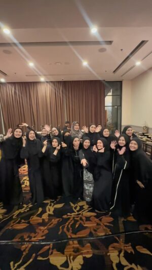 Dhini Aminarti Instagram - Perempuan2 hebat aku 🤍
Semoga selalu Allah jaga
Orang yang kuat bukan mereka yang selalu menang
Melainkan, mereka yang tetap tegar saat jatuh