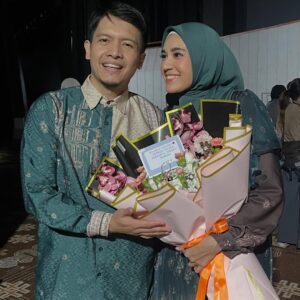 Dhini Aminarti Instagram - Orang yang selaku aku rempongin dalam segala hal
Makaaaaasiii ya selalu support aku, makasiii bunga cantiknya 😍
Makaaasiii juga do’anya mama, biarpun ga dateng
Sayang kalian semua 🤍