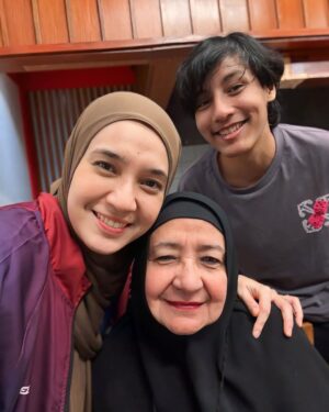 Dhini Aminarti Instagram - Happynya Jiddah @nina11shahab kalo ketemu anil @vaincentur