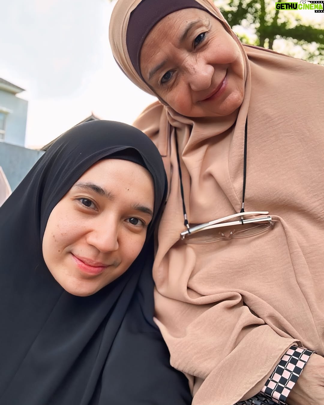 Dhini Aminarti - 35.6K Likes - Day 1 
Maaf lahir batin semuanya 🤗