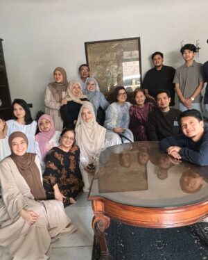 Dhini Aminarti Instagram - Day 1
Maaf lahir batin semuanya 🤗