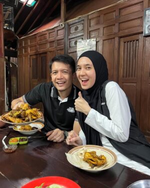 Dhini Aminarti Instagram - Berkah selalu umurnya ya sayang, mau kemana sayang, kulineran aja keliling solo aja katanya 😊