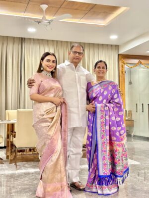 Dhrriti Saharan Reddy Instagram - ✨On this blessed day of Dussehra, as we stand together as a family, my heart bows to the Divine Mother — सर्वमङ्गल माङ्गल्ये — the one who protects, nurtures and fills our lives with grace. 💫
May Her blessings guide every home towards light, love, and victory over all that no longer serves us. 🌸
HAPPY DUSSEHRA 🙏🏻😇