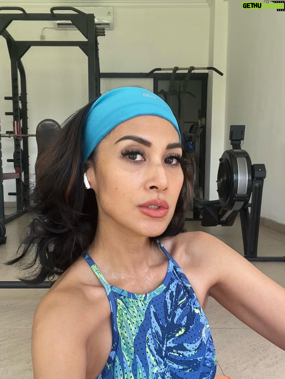 Diah Permatasari - 1.5K Likes - Really DONT CARE !🥳🍻😎💪🏼
Gak usah di geser2 ya ntar ketauan Tua nya?🤪
•
I DON’T KNOW HOW TO ACT MY AGE I’VE NEVER BEEN
THIS AGE BEFORE..🤓😜