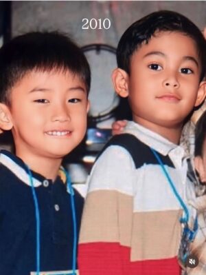 Diah Permatasari Instagram - Bersyukur Selalu❤️
Anak2 adalah Titipan &anugerah terindah dari Tuhan,
bukan hanya dengan ucapan “Alhamdulillah”,
Namun dengan Menjaga,mendidik mereka dgn nilai2 kebaikan, menjadikannya ladang pahala,
serta menikmati setiap momen bersamanya sebagai ujian dan berkah❤️
•
"Alhamdulillah, cahaya hati, semoga kalian selalu tumbuh jadi anak Yg soleh,cerdas, dan pembawa berkah bagi keluarga".
Amin🙏🏻
•
Selamat Ulang tahun Bang Razan
Smoga sehat & sukses selalu❤️🙏🏻🤗
#besties
