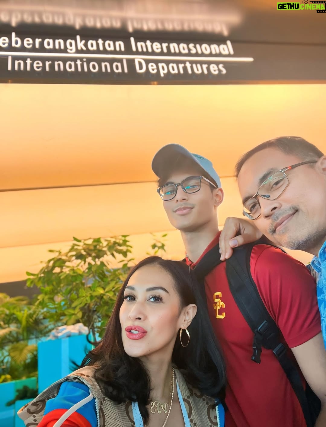 Diah Permatasari - 2.4K Likes - Safe Flight Ya Nak✈️🇺🇸🙏🏻🤗😘
Waktu cepat Berlalu, Liburan telah usai
Selamat Belajar kembali..
Sampai Bertemu lagi di Liburan Mendatang
Mom Love U❤️ See you Soon❤️
Semoga Marco Selalu dalam Lindungan Allah Swt🙏🏻
#bismillah ✈️🙏🏻
#usc #usctrojan 
#losangelescalifornia🇺🇸