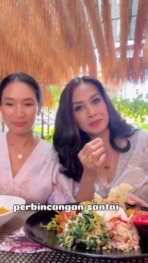 Diah Permatasari Instagram - Happy baru tahu kalo makan ku segunung😅
Itulah tips aku😃
kalau ke Bali selalu ktemu &Mampir ke Restaurant nya sohibku happy sambil Ngobrol ngalor ngidul😀
ngobrol berbagai macam smua
di obrolin🤪
Selalu di mintain Tips 🫣padahal gak ada yg istimewa dlm diri aku.. , Tapi ya sudah lah ku bagikan tips Ala2 saja😀Alias Makan segunung🤭 @bikubali
