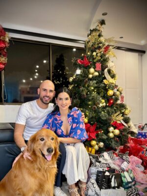 Diana Hoyos Instagram - Feliz navidad para todos !!!
Besos y abrazos !! Que sea una noche muy especial 💕
@jorgehoyos_professional