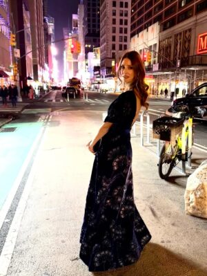 Diana Pereira Instagram - a gala dos Emmy’s iluminou Nova Iorque com elegância, talento e sonhos que ganharam forma. Entre arranha-céus dourados pela luz da noite, vestidos que dançavam com o vento e aplausos que ecoavam emoção, tudo parecia suspenso no tempo.
Manhattan brilhou… #twolovebirds In #NY #love …