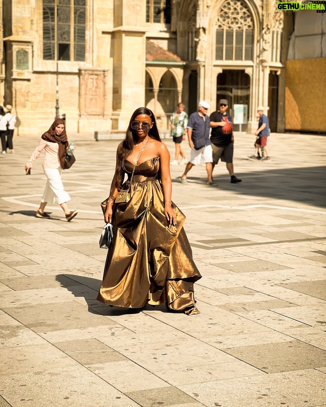 Diane Russet - 84.2K Likes - Austria we still have unfinished business 🥹
See you soon 🇦🇹❤️

Dress @ann.usman
Styled by @officialswazzi