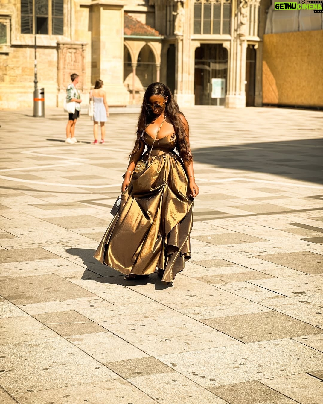 Diane Russet - 84.2K Likes - Austria we still have unfinished business 🥹
See you soon 🇦🇹❤️

Dress @ann.usman
Styled by @officialswazzi