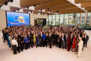 Diane Sawyer Instagram - Loved celebrating 50 years of @goodmorningamerica with so many dear friends — congratulations to the wonderful team!