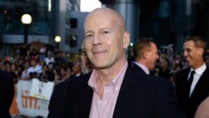 Diane Sawyer Instagram - EXCLUSIVE: Bruce Willis's wife, @emmahemingwillis, is opening up to @dianesawyer about the actor's nearly three-year battle with dementia, his brain is "failing him," and his ability to communicate fading.

"Emma & Bruce Willis: The Unexpected Journey" airs tonight at 8 p.m. ET on @abc. Stream it the next day on @disneyplus and @hulu.