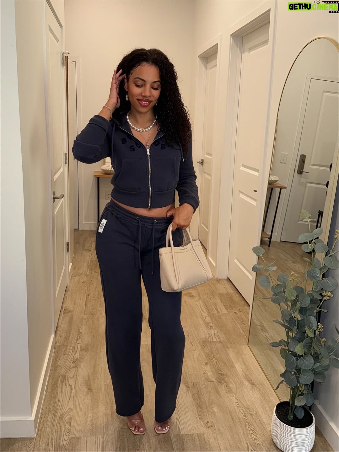 Diannisa Hernandez - 3 Likes - 😜

Set from @boujeeslob.shop