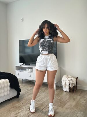 Diannisa Hernandez Instagram - “Spend it all I got more don’t even trip” 😜