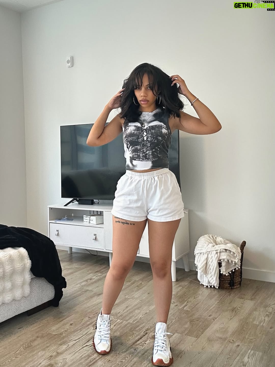 Diannisa Hernandez - 3 Likes - “Spend it all I got more don’t even trip” 😜