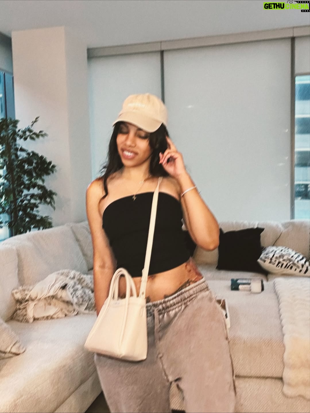 Diannisa Hernandez - 3 Likes - ♟️