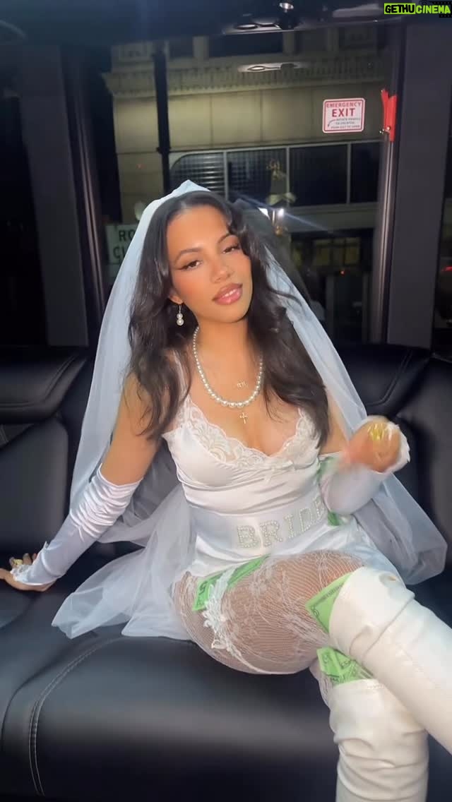 Diannisa Hernandez - 445 Likes - Married to the money