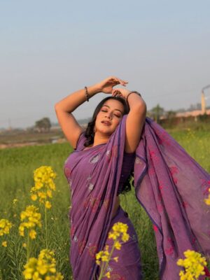 Dighi Instagram - তোমার আঁচল মাটিতে লুটোয়
ঘন নীল মায়া চোখে 💜